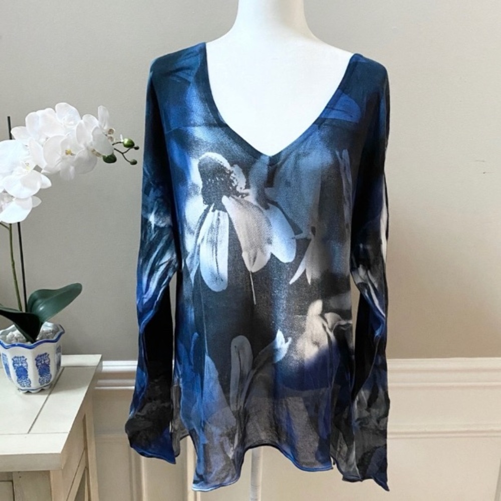 Marika Charles "Art-to-Wear" Blue, White & Black Floral Boho V-Neck Top XL